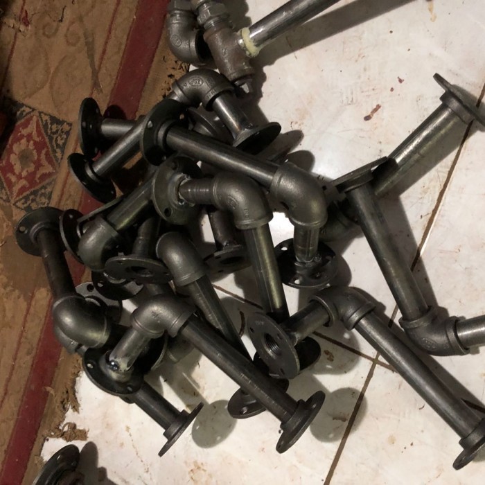 Pipa Besi Bracket Industrial / Bracket Besi Untuk Rak Hambalan