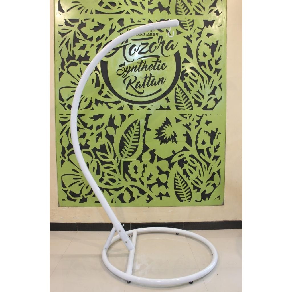 Tiang Ayunan Gantung Stand Besi Bandulan Rotan Sintetis Standar Putih