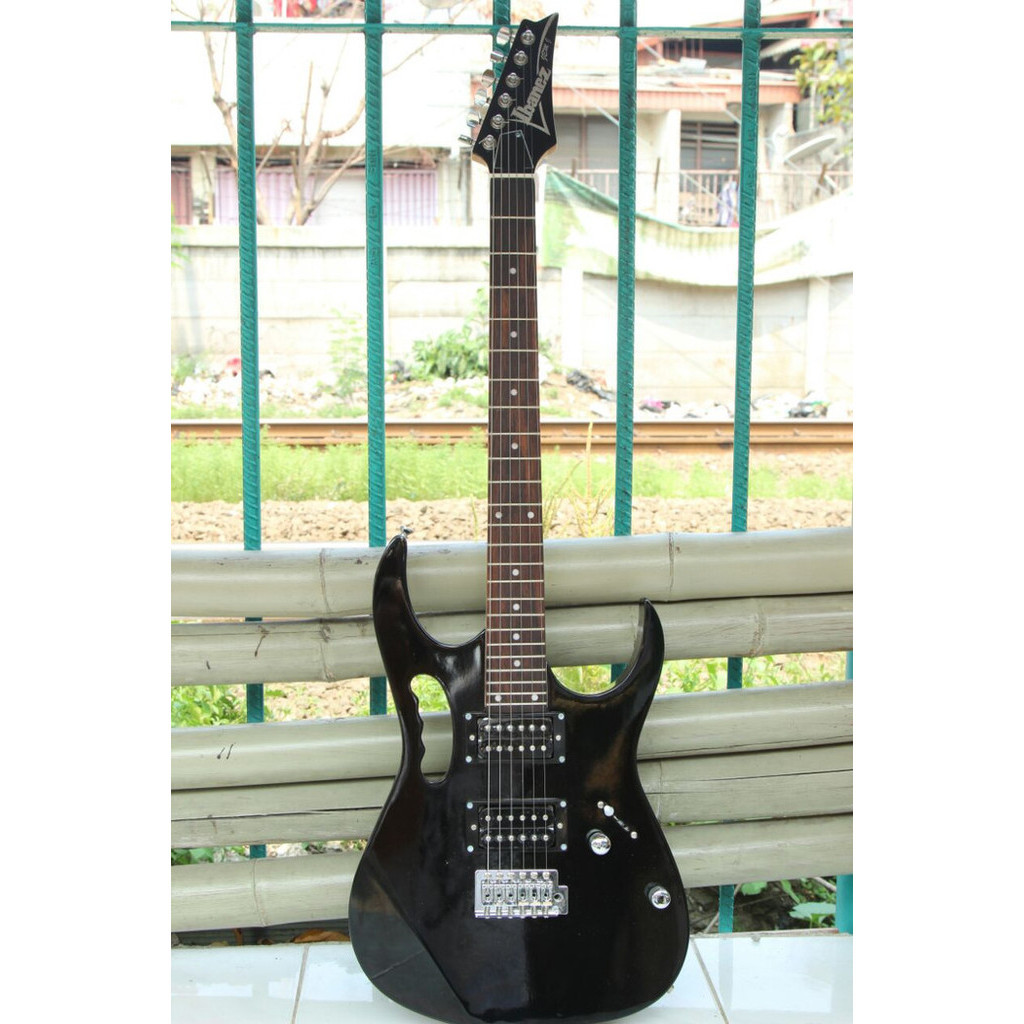 Ami Gitar Listrik Ibanez Jem Hitam Bonus Tas Gitar , Handle , Kabel Jak