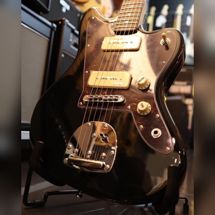 Ami Elektrik Gitar Vintage V65Vbk Reissued Lr Gloss Black