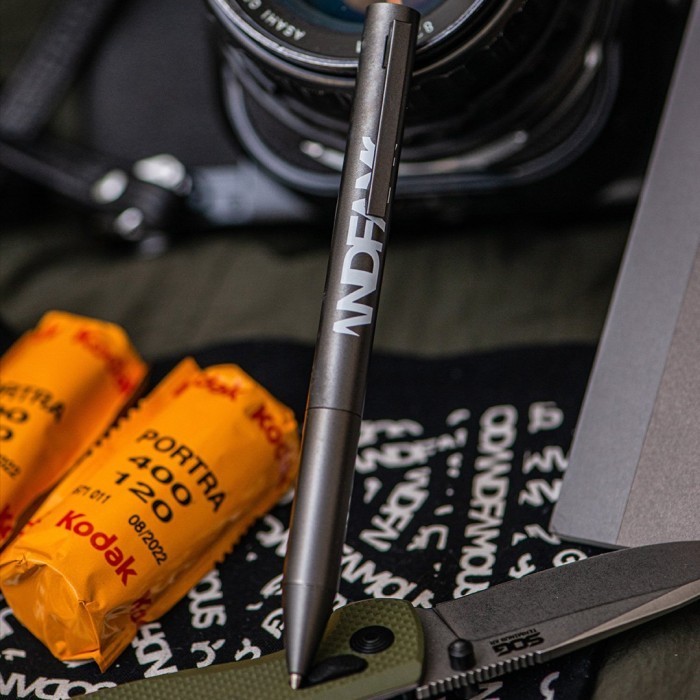 

Ready GODANDFAMOUS Tactical Pen Gray