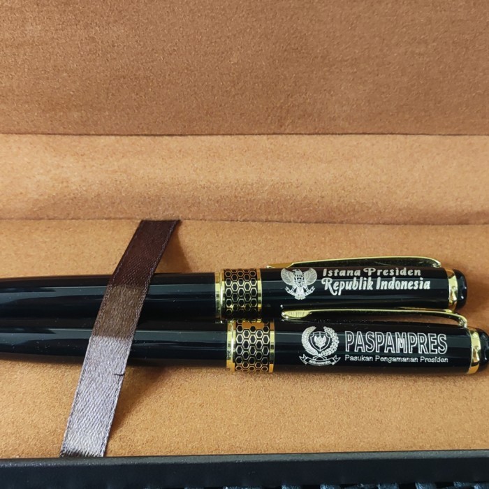 

Ready Pulpen Istana Presiden Premium Isi 2