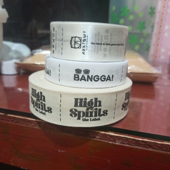 

label pita satin 3 cm utk baju jaket dll