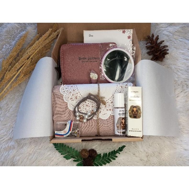 

Hampers Kado Hijab & Dompet Cantik Murah Gratis Ongkir