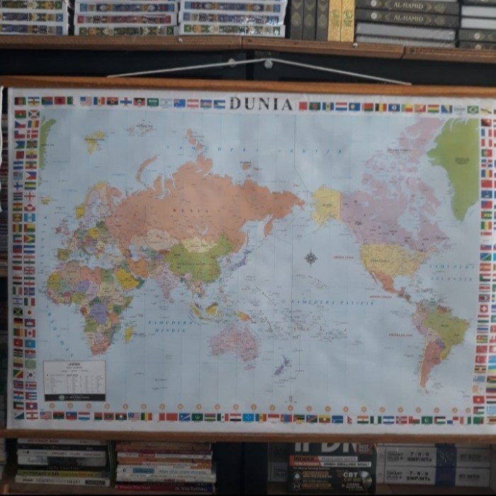 Ars Peta Gantung Dunia Bendera (Political)
