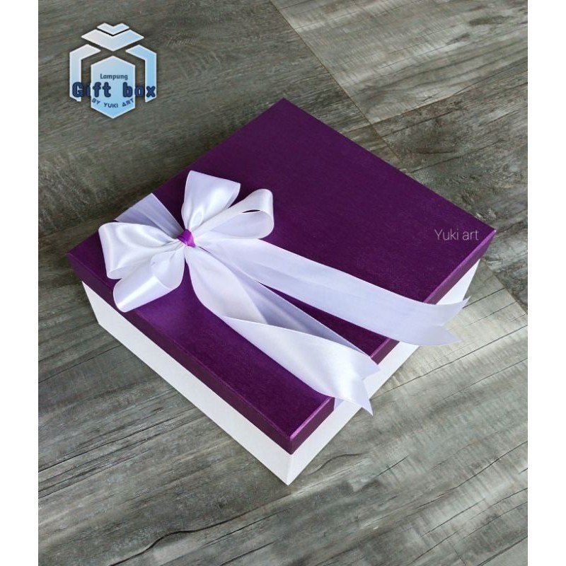 

Gift box standar 25x25x10