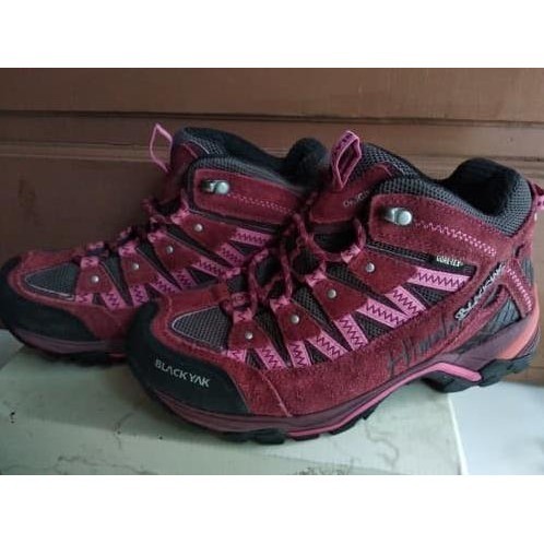 SEPATU GUNUNG BLACK YAK