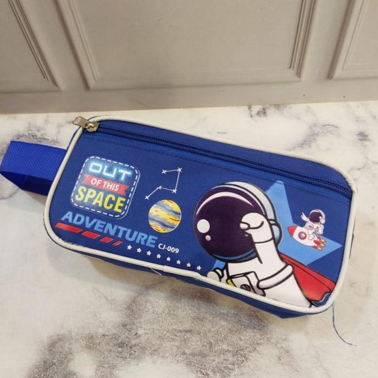 

Best Seller Kotak Pensil Bahan Motif Astronot 2 Resleting Best Promo