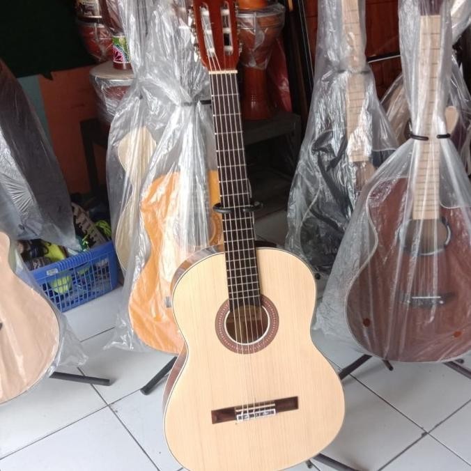 Gitar Akustik Nilon Osmond / Osmond Nilon plus Case dan Pick