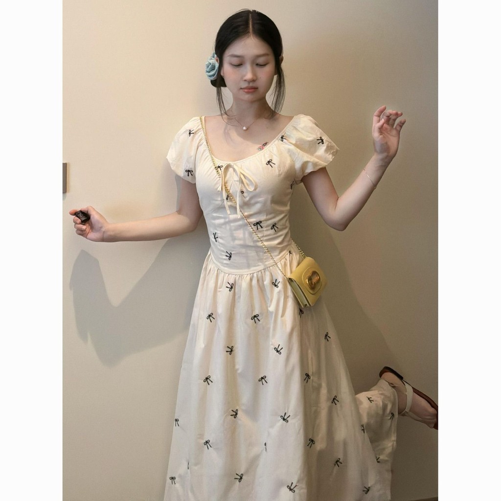 [Cream Winnie]Rok panjang bertali pelangsing pinggang bermotif lengan puff Perancis