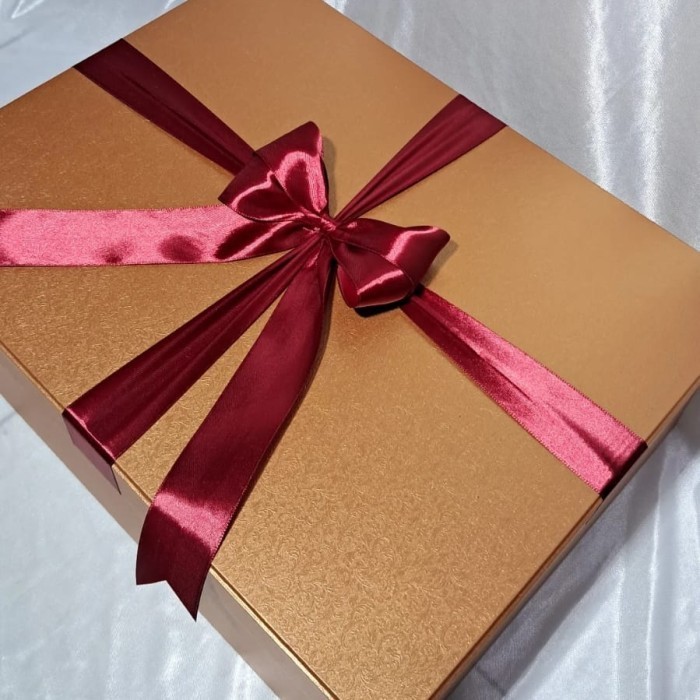 

HOT SALE kotak hadiah / kotak box / Gift Box / 25x25x12 cm / Berpita