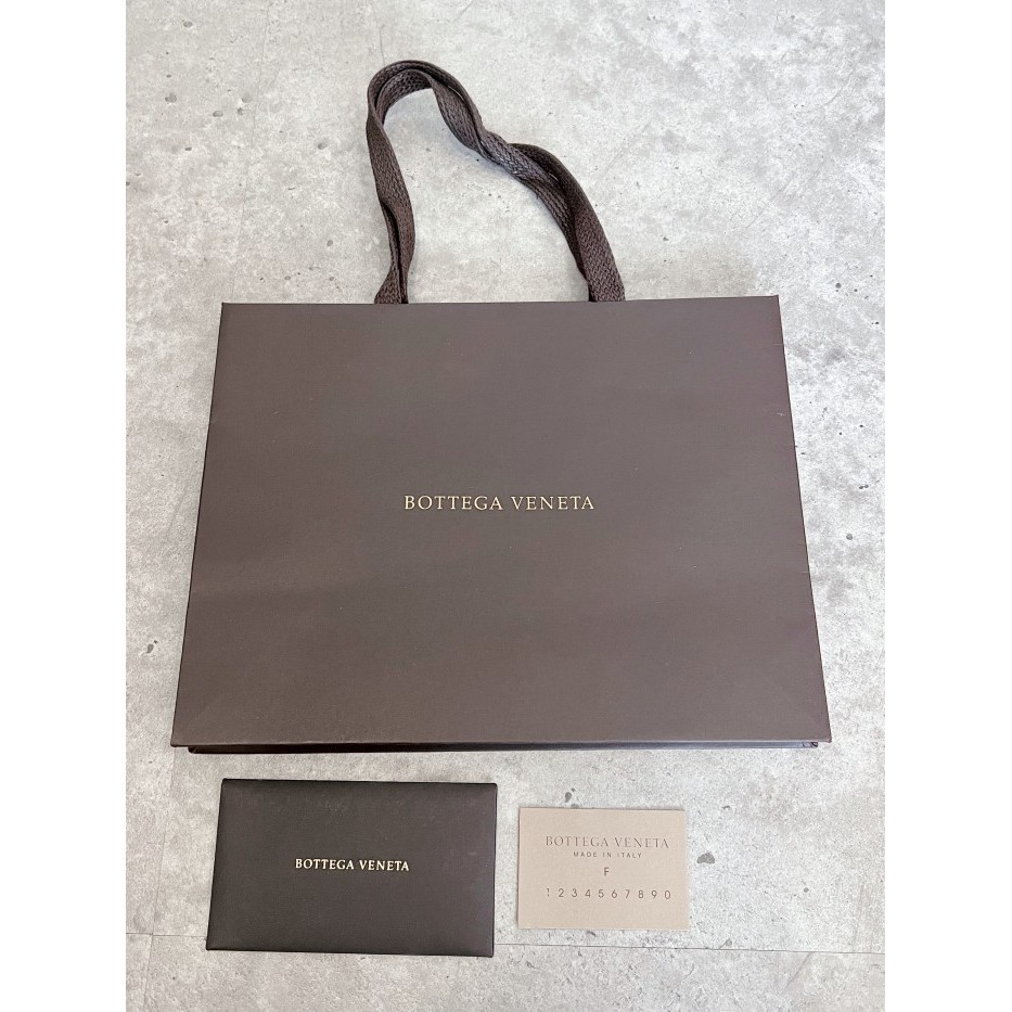 

HARGA DISKON Complete Set Bottega Veneta Care Card Paperbag Controlato