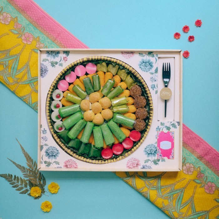 

KOMPLIT Gouw Heritage Box Set of 86pcs - Kue Tampah & Jajanan Pasar