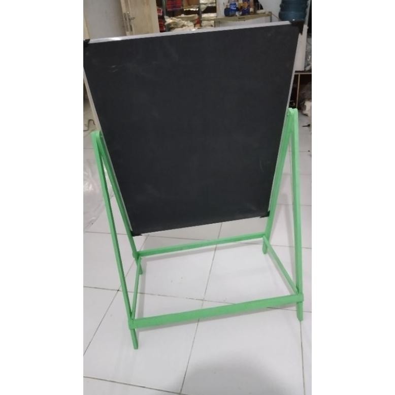 

Fth-56 Papan Tulis Whiteboard Plus Kaki Kayu Non Laci 30*50 Kekinian