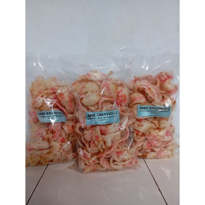 

Kerupuk usek Paninggaran rasa original (bawang) khas Pekalongan