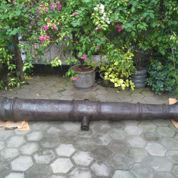 Pajangan Meriam Kuningan