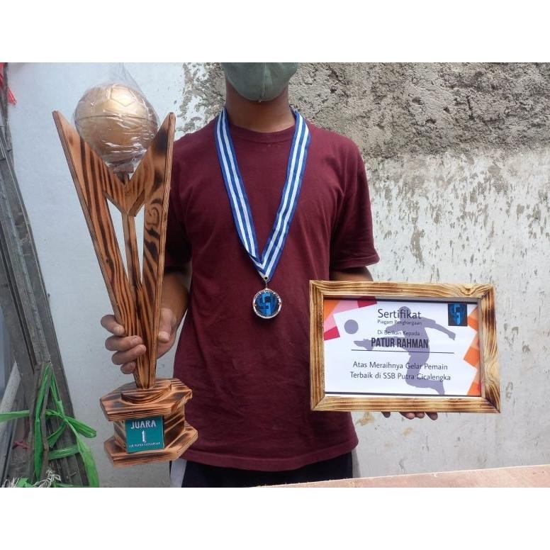 SALE Piala Kayu /Piala sepak bola/piala estetik an