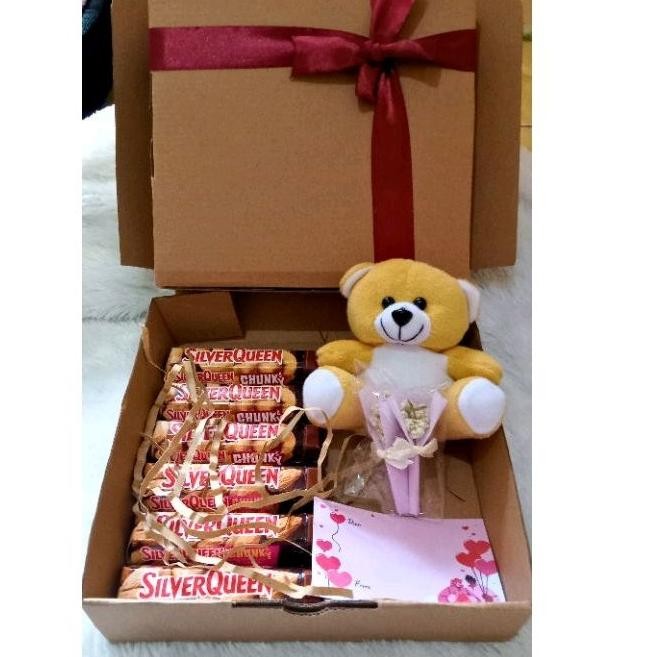 

rt-69 hampers love/hampers coklat silverqueen/hampers hijab/hampers lebaran/hampers guru/gift box coklat/hampers ultah/hampers valentine love mix silverqueen free blank gift card gratis kartu ucapan Murah