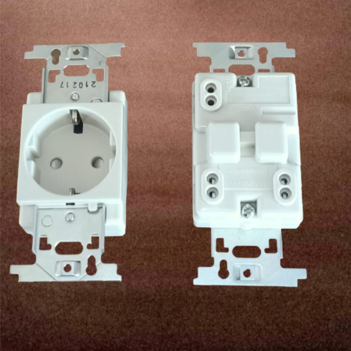Stop kontak WZJ1121 + Cover PVC WZJ1781 Panasonic + Box switch E19