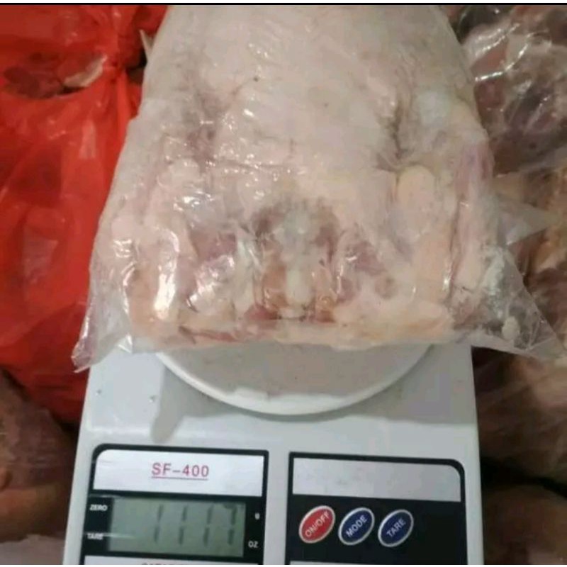 

Ayam Broiler Karkas Fresh Utuh uk 1.1 kg - 1.2 Kg / 1,1 kg - 1,2 kg