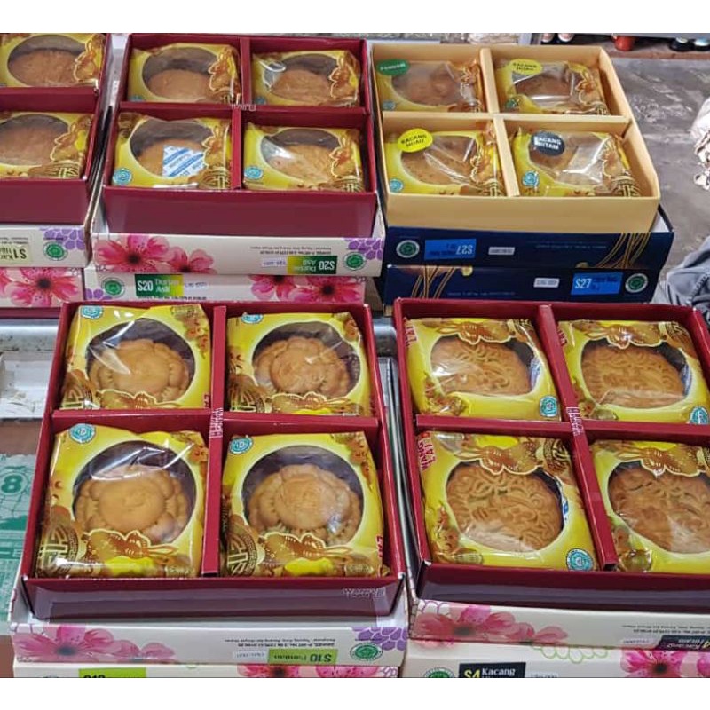 

PAPERBOX KUE BULAN MOONCAKE 4 RASA ISI 4 WANG LAI DONG QIU PIA DURIAN PANDAN KACANG HITAM kacang hijau