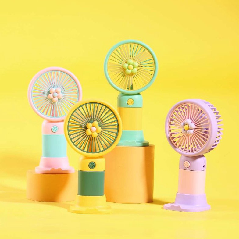 (QBX ➲㊖) Kipas Angin Mini Portable Kipas Angin USB Genggam Karakter Kipas Angin Stand Kipas Angin lu
