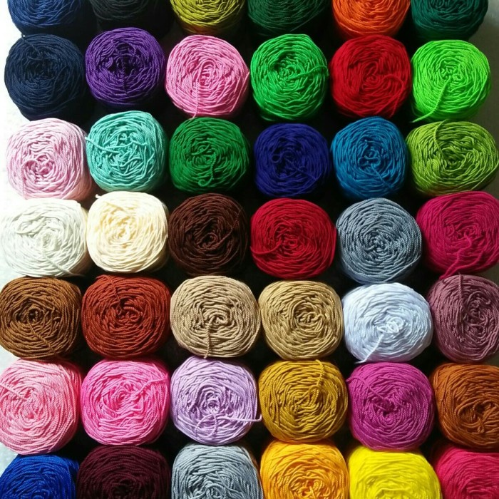 

BENANG RAJUT POLYESTER WARNA CAMPUR