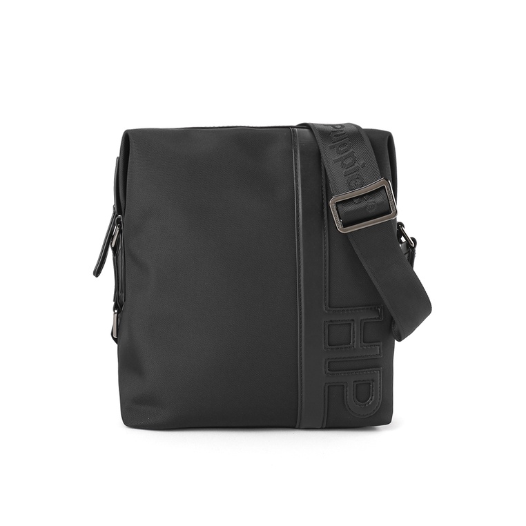 Tas Selempang Hush Puppies Original Pria Slempang Slingbag bernuansa monokrom dengan detail logo emb