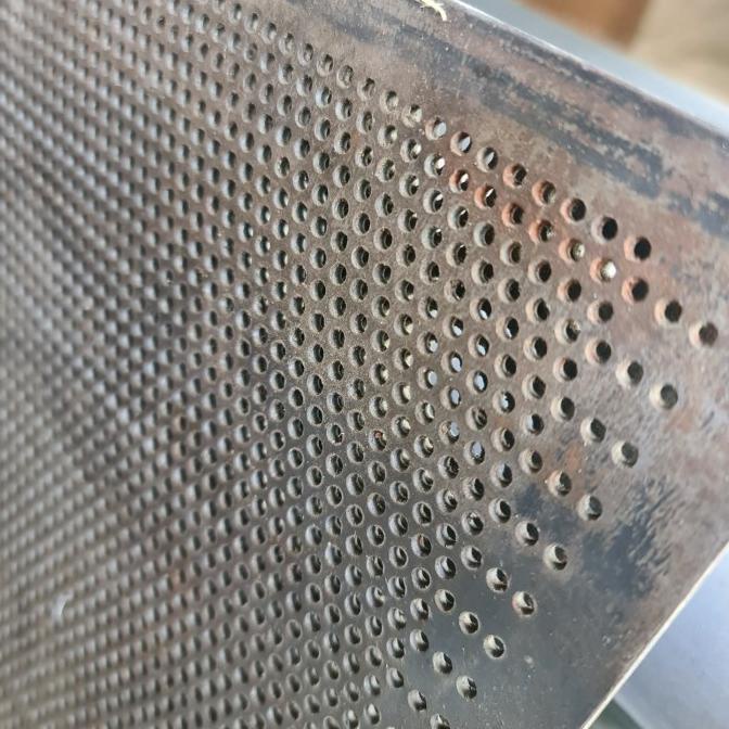 Silahkan Order] PLAT LUBANG BESI UNTUK AYAKAN SARINGAN PINTU - TEBAL 3MM