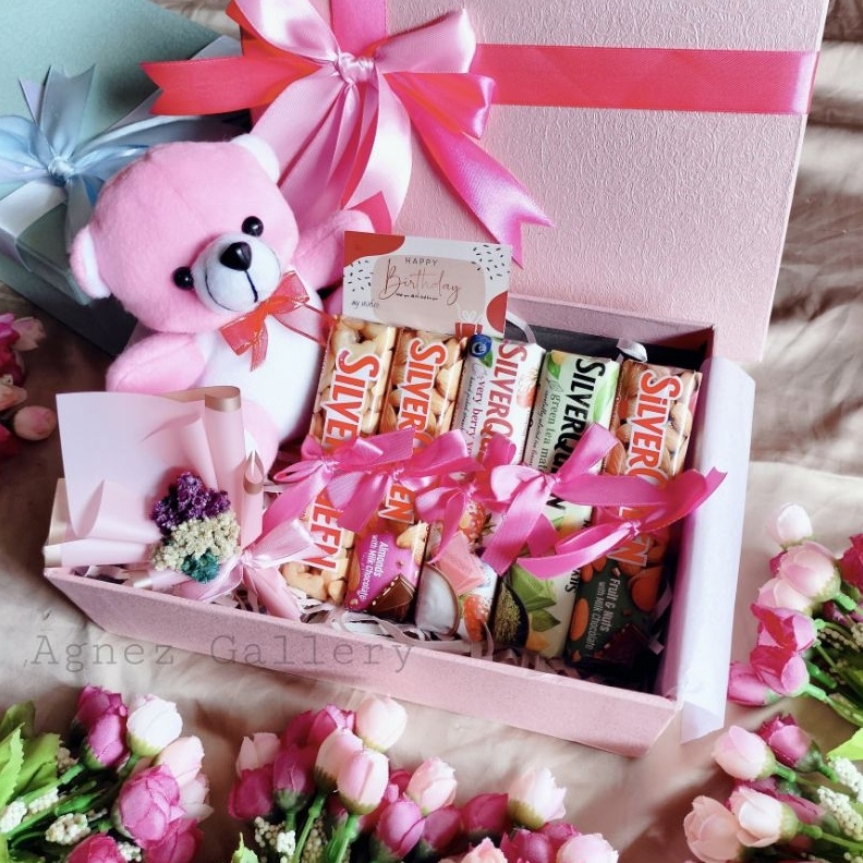 

JMCC4806 Hampers Coklat Snack Box / Kado Valentine Ulang Tahun Wisuda Natal / Souvenir Ulang Tahun / Silverqueen