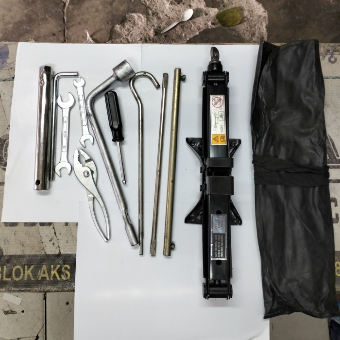 JKMI dongkrak mobil Avanza Xenia komplit