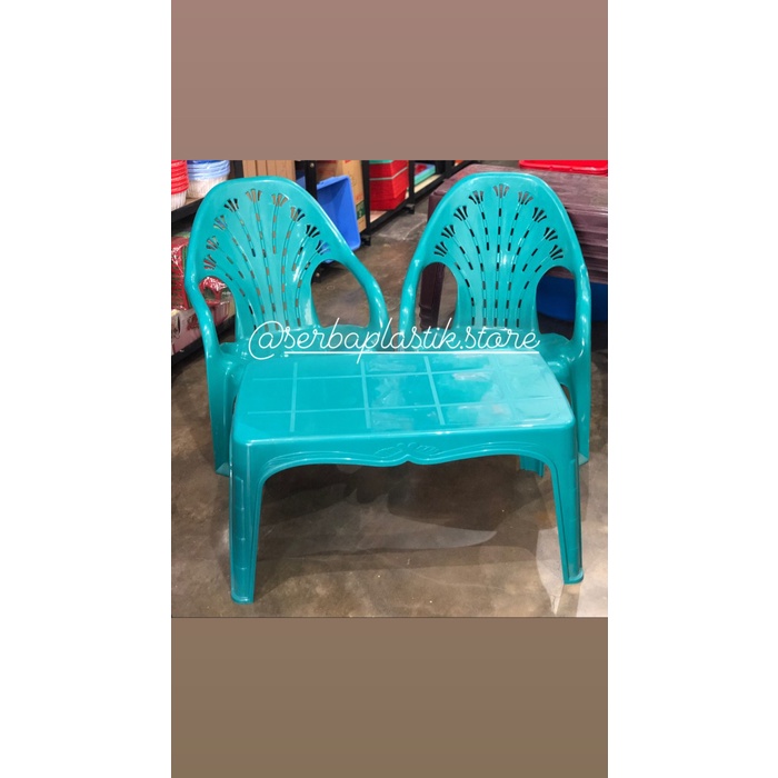 kursi santai set / kursi rebahan plastik warna / kursi meja teras