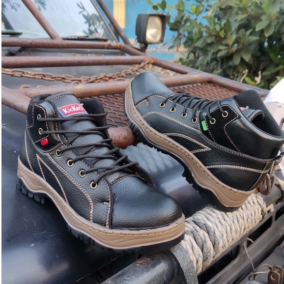 Sepatu pria safety kulit terbaru awet kuat tapak karet
