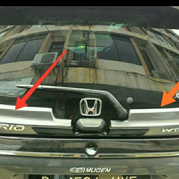 [Ori] Ducktail Honda Brio Warna Abu Dan Emblem Logo Limited