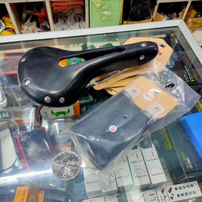 [Baru] Gyes Paket Sadel Dan Handgrip Kulit Gyes Hitam Bisa Sameday