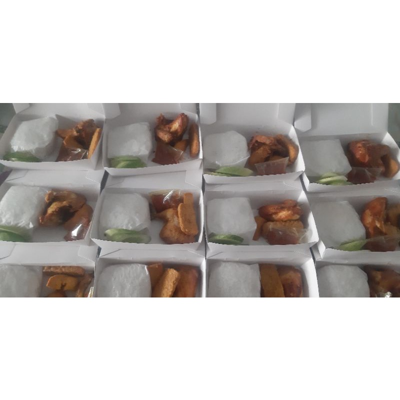 

Paket Nasi Ayam Goreng Tahu/Tempe