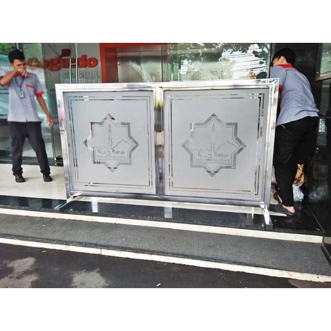 Sekat Partisi Pembatas Shaf Akrilik & Stainless Untuk Masjid Musholla