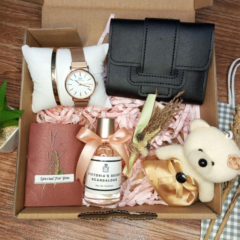 

Best Seller Hampers murah jam tangan, dompet, parfum cewek/ Kado cewek/ kado ultah/ hadiah wanita murah