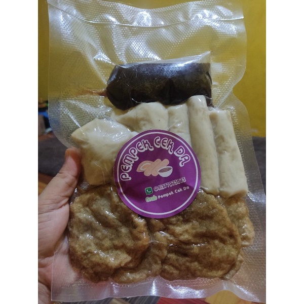

Pempek Ikan Frozen isi 10pcs + cuko kental