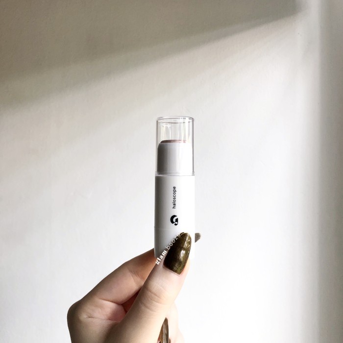 

TERBARU GLOSSIER Haloscope in Quartz (Dew Effect Highlighter)