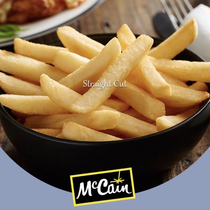 

McCain Favorita French Fries Classic Cut / Kentang Goreng Straight Cut