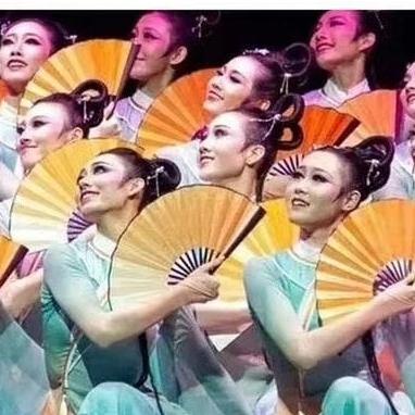 

Kipas Besar Merah Dan Emas Kipas Menari Imlek Kipas Gold Dancing Fan Pengiriman Cepat