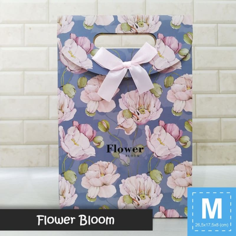 

Paper Bag Pita Motif Ukuran M / Tas Kertas Kado - BLOOM