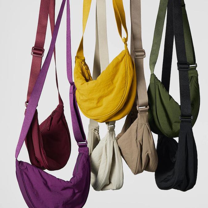 Uniqlo Tas Bahu Mini Round Sling Bag