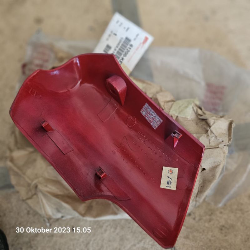 Tutup Fork depan Supra tromol merah kanan. 61200-KEV-880FMK