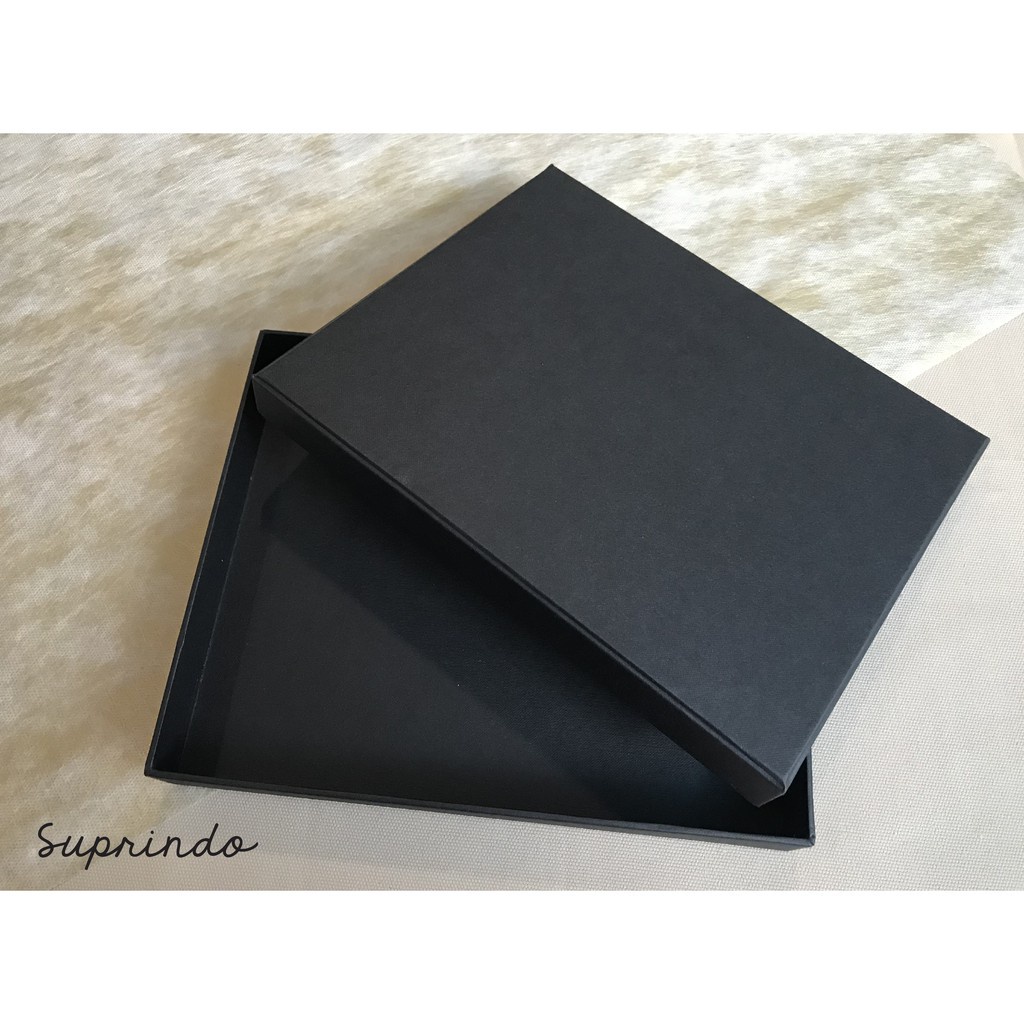 

Kotak Kado / Souvenir Uk 25 X 20 X 3 Cm +Free Pita