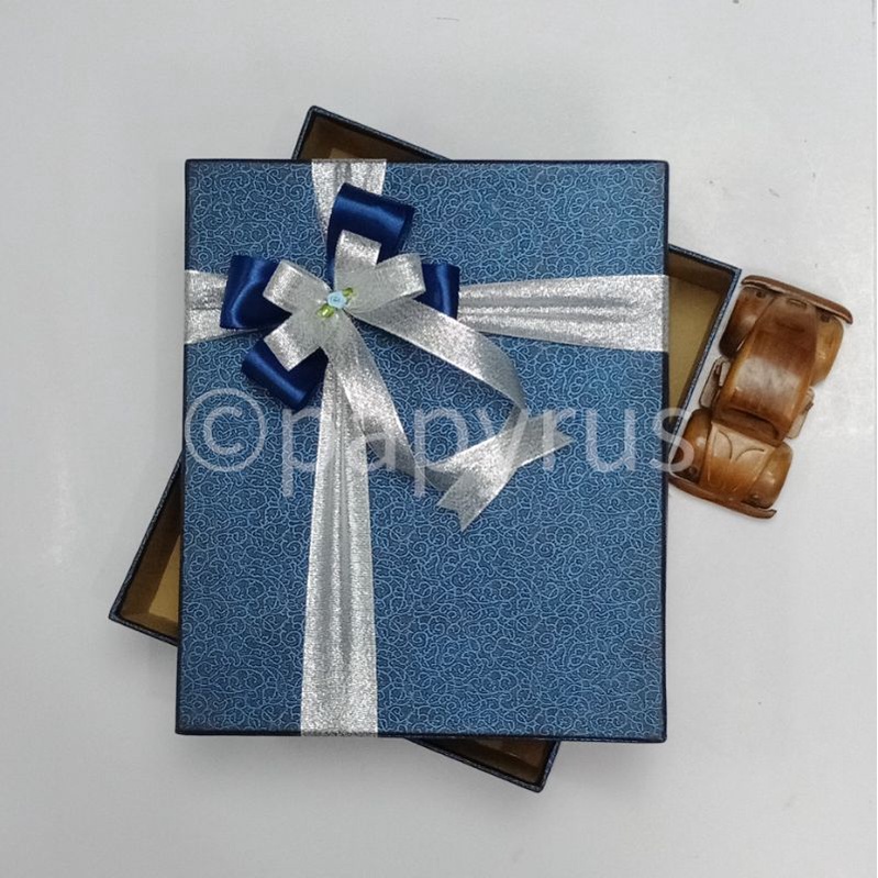 

Papyrus 25X30 Tinggi 5Cm Kotak Kado Gift Box Hadiah