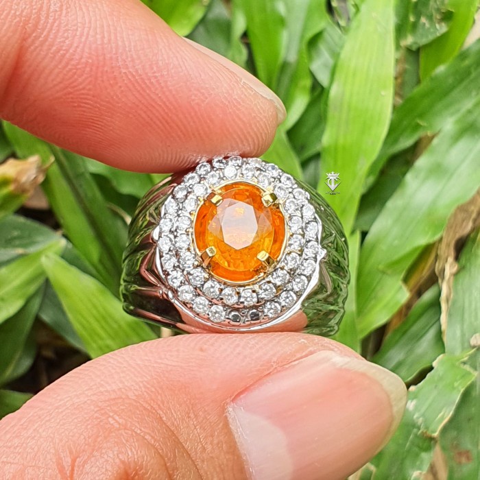 Batu Permata Natural Yellowish Orange Sapphire Songea 1.07 Ct GRI Memo