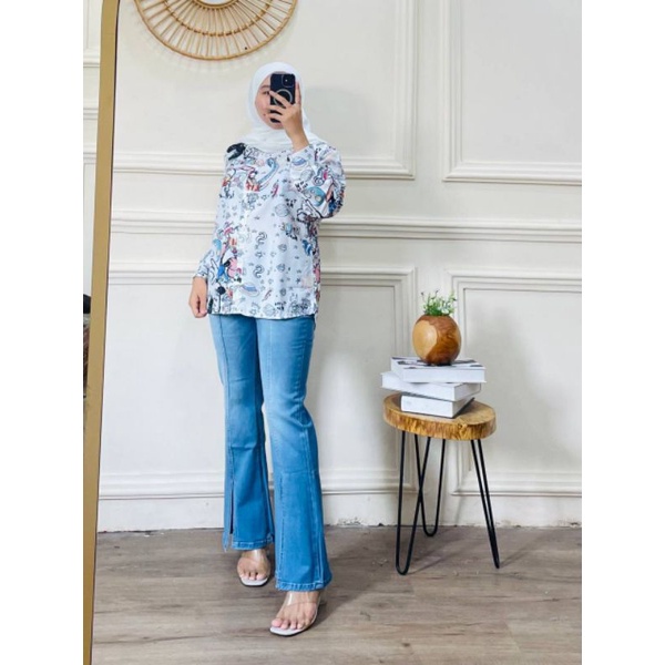 STYLISH MODERN!! Face blouse