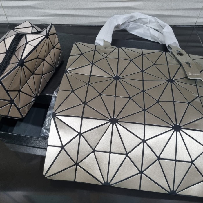 BAO BAO ISSEY MIYAKE WITH SMALL POUCH PLAYNOMORE -TAS BAO BAO TOTE BAG